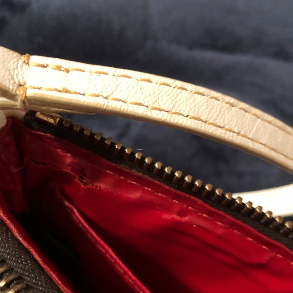 Dooney & Bourke White Leather Wristlet Clutch with Gold Hardware - Picture 5 of 6